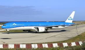 KLM Boeing 777 breekt start af op Schiphol na motorprobleem