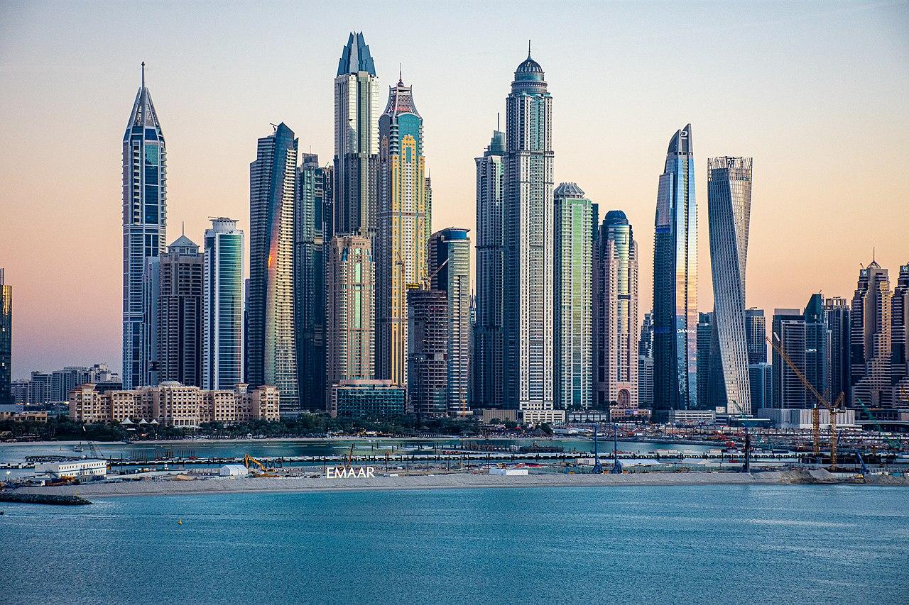 Drone-aanval legt Dubai Airport lam: chaos in de luchtvaart