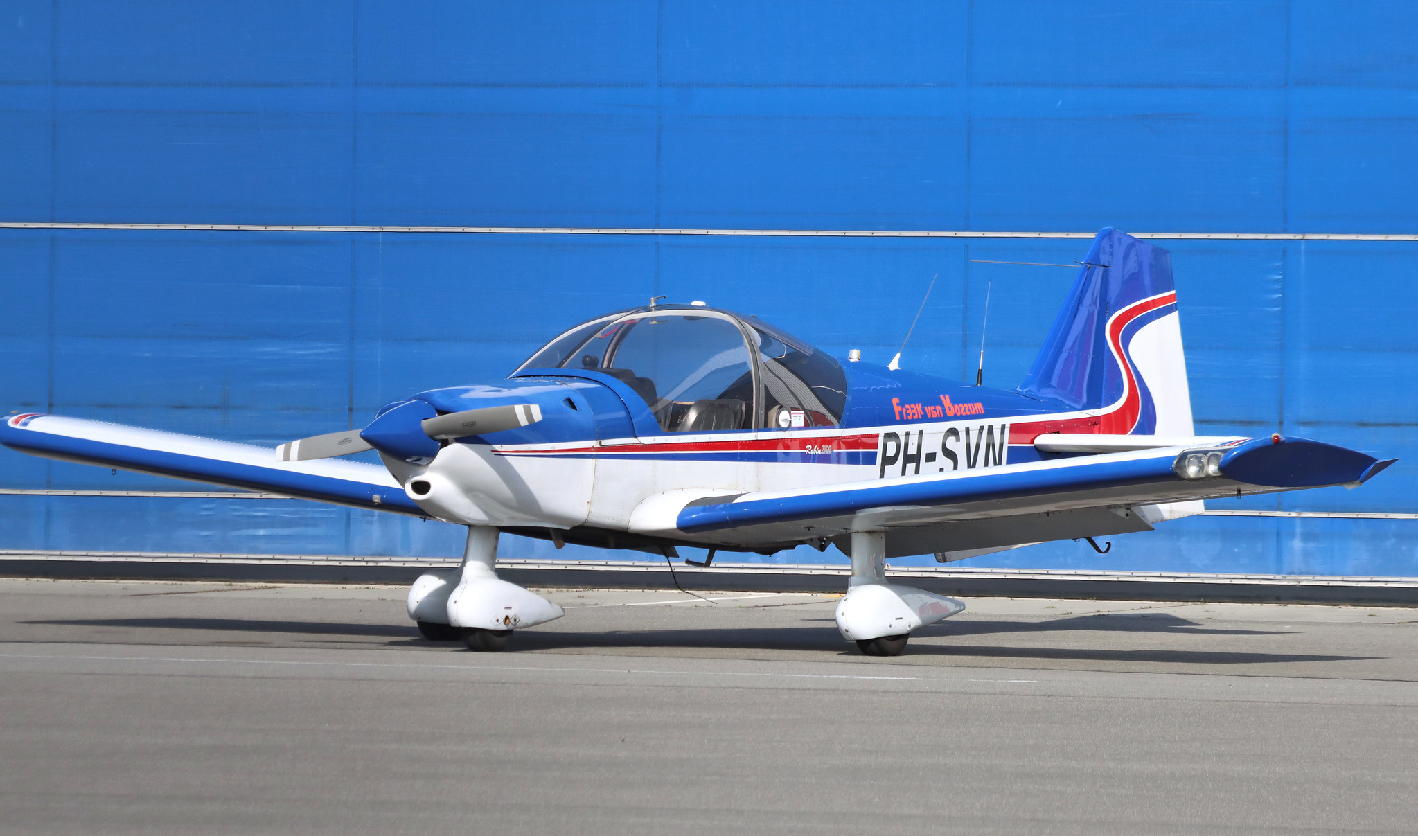 Robin R2160 · PH-SVN op Rotterdam