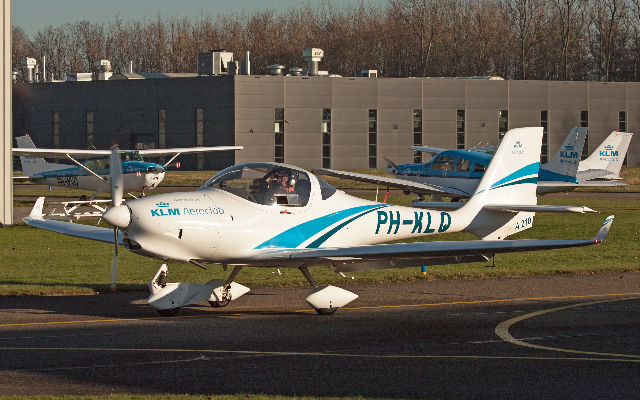 Aquila A210