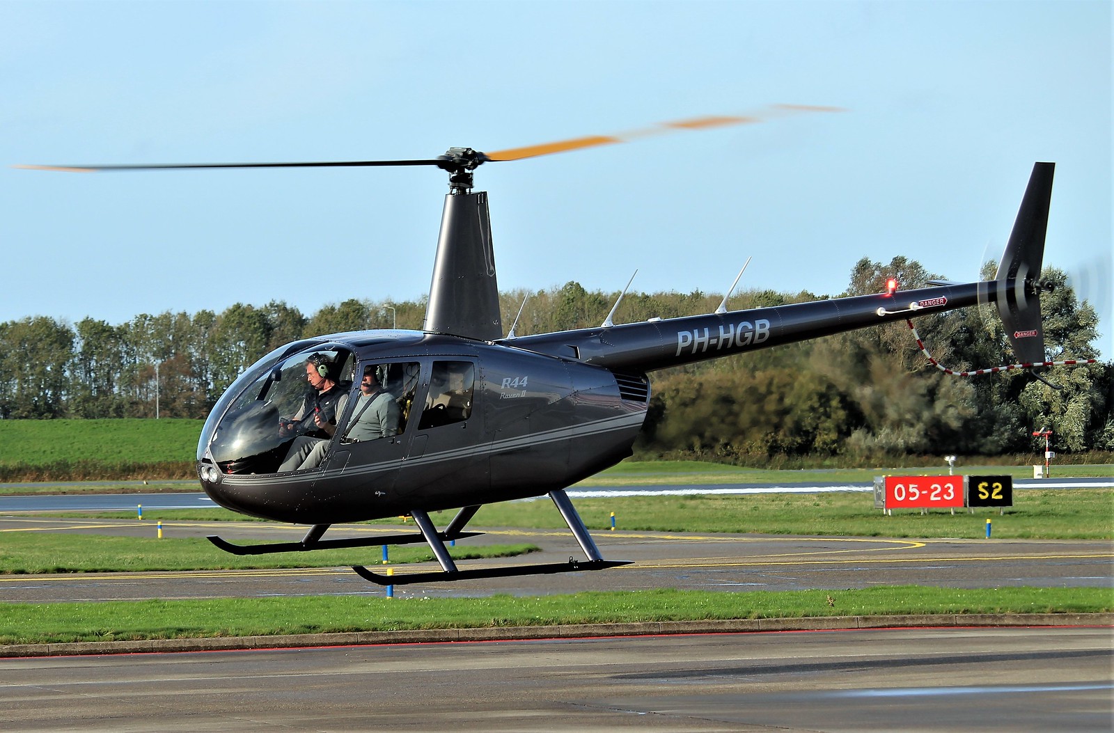 Robinson R44