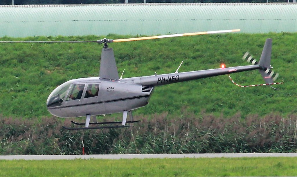 Robinson R44
